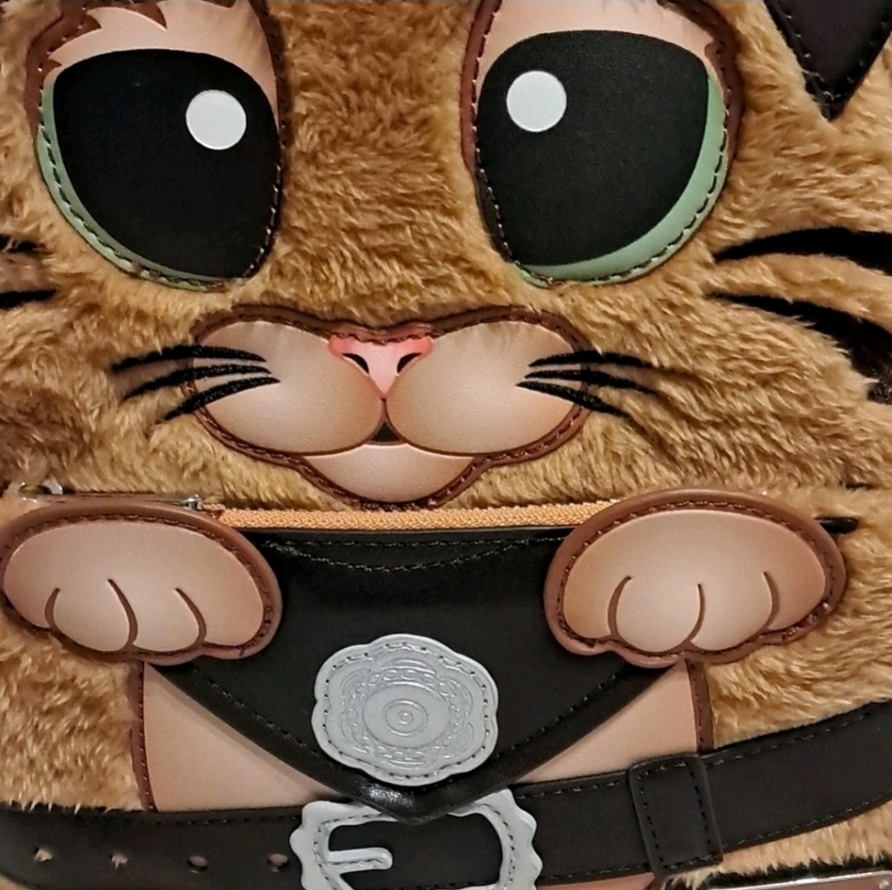 New With Tags Loungefly Shrek Puss In Boots Plush Cosplay GRAIL Mini Backpack - Picture 7 of 7